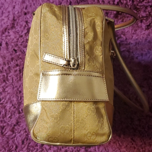 Gucci Handbag ๐ - Picture 3 of 16